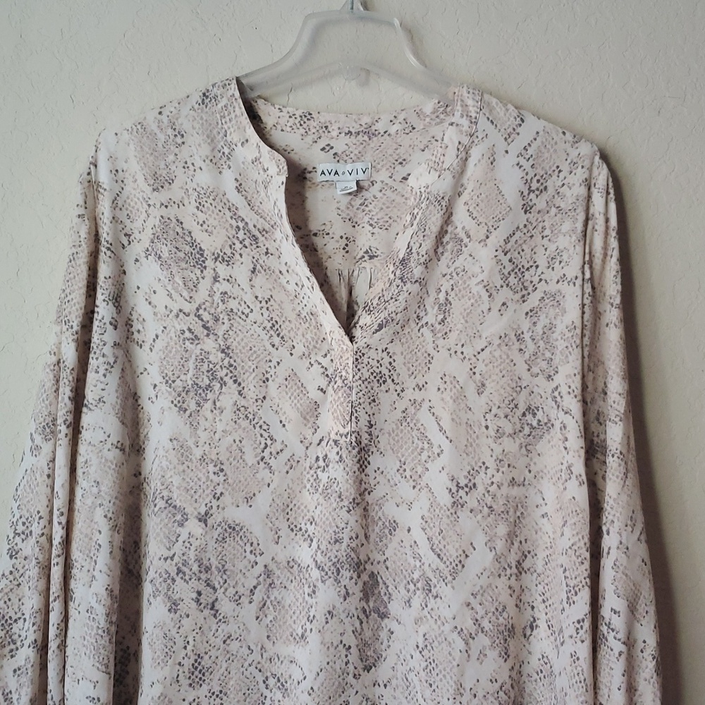 4/$20 Ava & Viv Women Top Beige Snakeskin Print Blouse Balloon Sleeve V Neck 2X - Picture 4 of 8